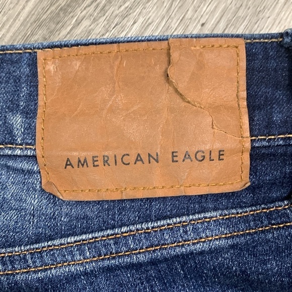 American Eagle Airflex+ Distressed Medium Wash Denim Shorts size 33 - Picture 9 of 9